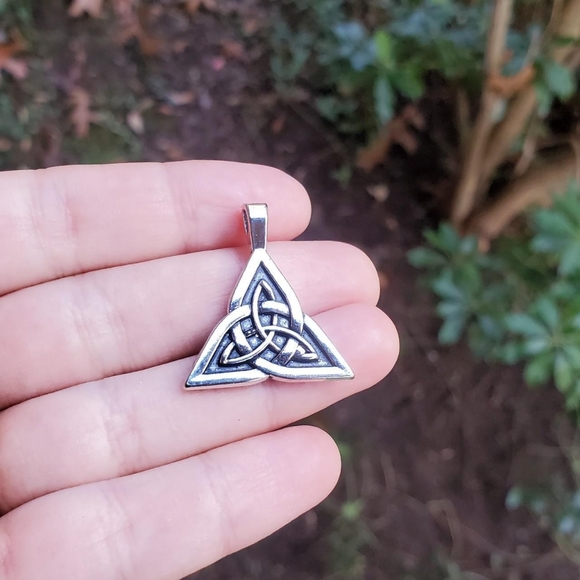 New Silver Celtic Triquetra Pendant - Picture 2 of 3